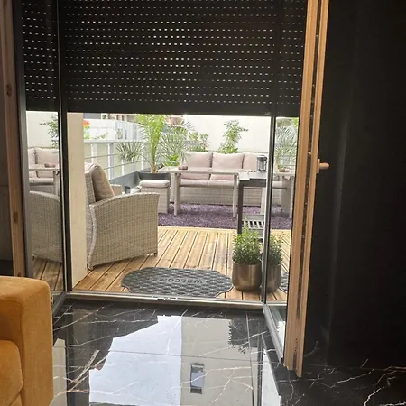 Garden Apartment *